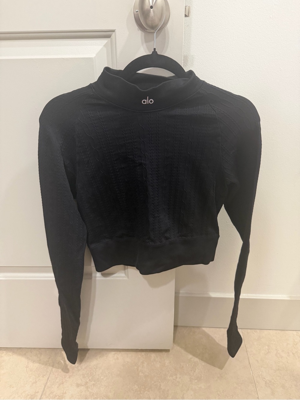 Alo Yoga Small Black Ribbed Long Sleeved Top. 🖤⚡️